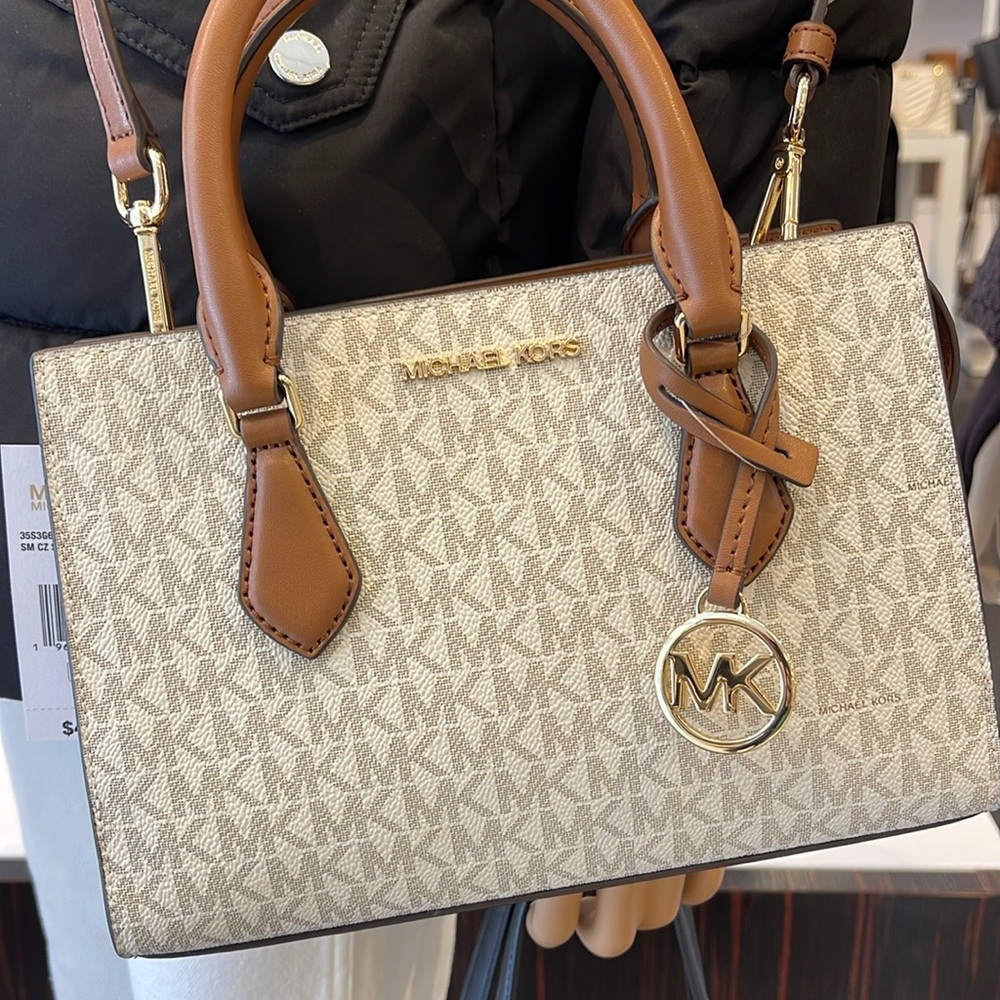 Michael Kors Small Signature Sheila Satchel Crossbody
Vanilla 
NWT - Picture 10 of 16